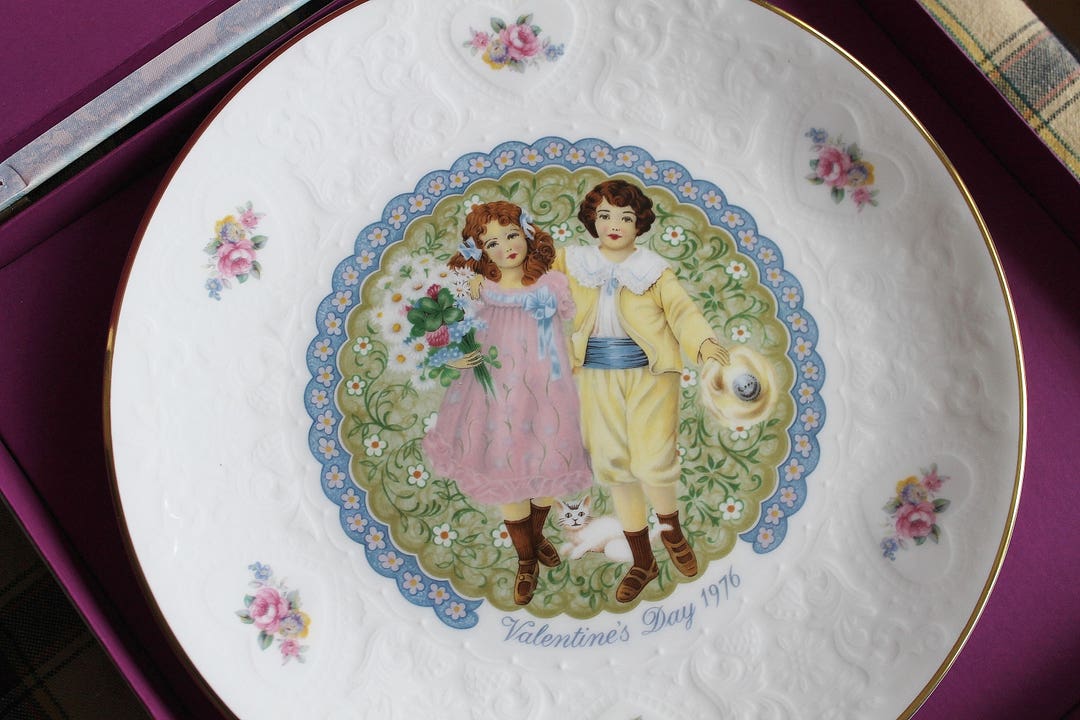 Royal Doulton Valentine's Day Plate 1976 Collectibles in Original Box