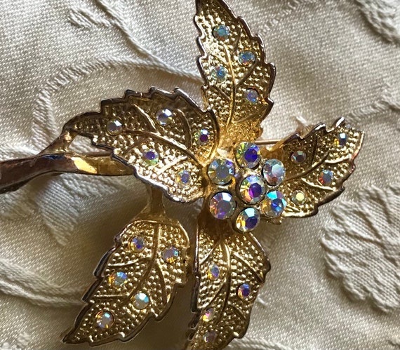 Vintage Gold Toned Leaf Design Brooch-Iridescent … - image 3