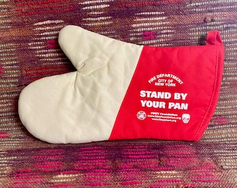 FDNY Foundation NY Ovenmitt-Red and Off White-Collectibles- NY Fire Department