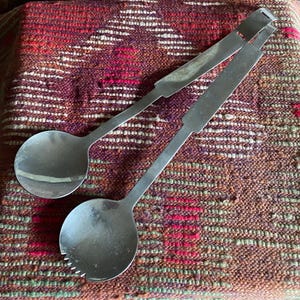 Retro Salad Server-Interlocking Tongs-Unique Stainless Steel Salad Fork and Spoon-Handles Hook Together-Retro-Mid Century-Urban Design