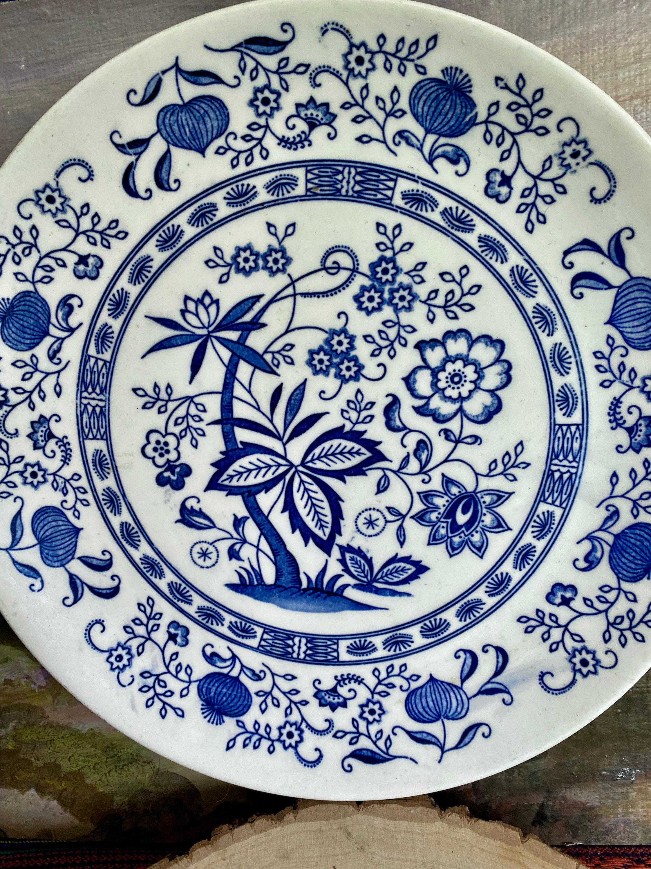 Blue and White Dinner Plate-blue Leaf 7300 Japan-blue Onion