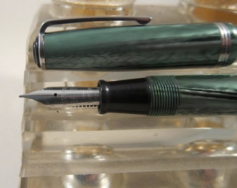 Restored Esterbrook "J" Fountain Pen  Green  w/ NOS 2668 Medium Nib Vintage 1950's