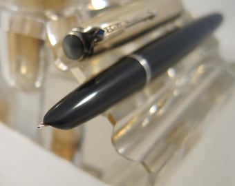 Restored 1948 Parker "51" Vacumatic Fountain Pen Black w/ Gold-Filled Cap Medium Point Vintage