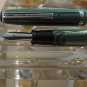 Pluma estilográfica Esterbrook "SJ" restaurada, verde, con número de serie 2556, firma, fina, vintage, década de 1940