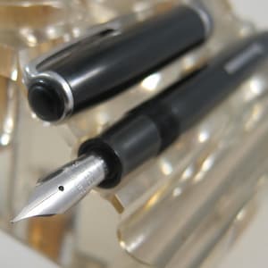 Pluma estilográfica Esterbrook "SJ" restaurada en negro con punta fina firme NOS 2556 Vintage de los años 50