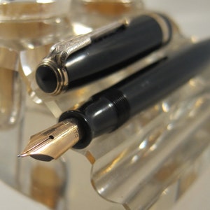 Restored 1942 Parker Vacumatic Major Fountain Pen Classic Black Extra- Fine Point Vintage