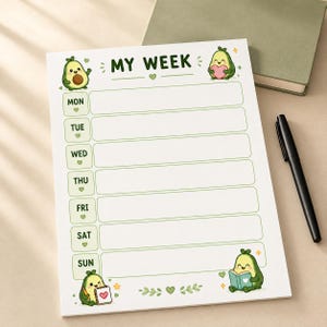 Puede incluir: Un bloc de notas semanal blanco con el texto MY WEEK en la parte superior. El diseño incluye siete filas etiquetadas de MON a SUN, cada una con un borde verde. El diseño está decorado con personajes de aguacate, corazones y estrellas.