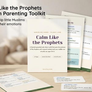 以下が含まれることがあります： Calm Like the Prophetsイスラム教徒向け育児ツールキット。デスクの上に複数の印刷されたページとカードが置かれています。メインドキュメントのタイトルはCalm Like the Prophetsで、感情の管理に関するテキストと16ページという記載があります。