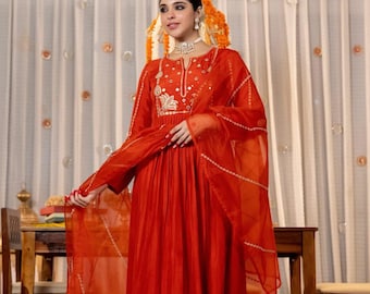 Oranje geborduurde Anarkali-pakset | Indiase etnische feestelijke bruiloftskleding 3-delige kurta-dupatta