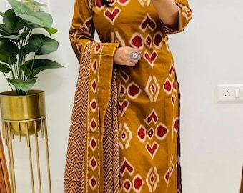 Mosterdkleurige Kurta Pantalon Pak Set met Ikat Print | Rood Beige Traditionele Etnische Outfit