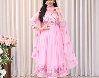 Roze Anarkali Kurta Set met bloemenborduurwerk | Feestelijke Indiase etnische kleding
