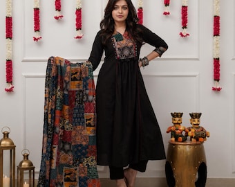 Zwarte katoenen kurta-broekset | Ajrakh patchwork dupatta | Indiase etnische outfit
