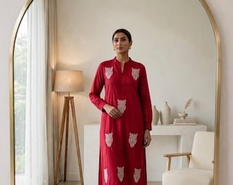 Kersenrode geborduurde kurta-broekset | Traditionele Indiase etnische outfit