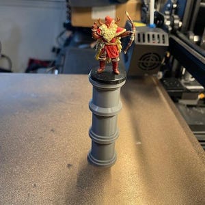 3D-utskrivbart flygställ: Modulära bords-RPG-miniatyrer