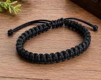 Square Knot Macrame Bracelet Pattern, Adjustable Black Thread DIY Jewelry (Tutorial)