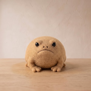 Lustiger, mürrischer Frosch aus Filz, trauriger Wüstenregenfrosch aus Plüsch, Schreibtisch-Geschenk für Froschliebhaber, einzigartige handgefertigte Kröten-Dekoration aus Wolle