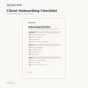 Könnte beinhalten: Ein Client Onboarding Checklist Dokument von The Print Shelf mit Abschnitten für Before Kickoff, Week One und Ongoing Aufgaben. Die weiße Seite enthält dunklen Text, goldene kreisförmige Aufzählungspunkte und hellgraue Überschriften auf cremefarbenem Grund.