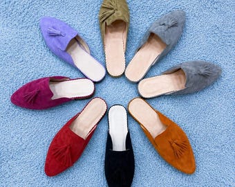 Pantuflas marroquíes de ante para mujer – Babouches hechas a mano – Mules con borlas – Zapatos suaves para estar en casa – Regalo artesanal