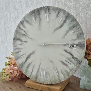 Handmade geode epoxy wall clock , Luxury resin clock
