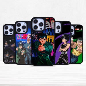 Pode incluir: Cinco capas pretas para smartphone com gráficos de personagens do anime YuYu Hakusho. Os designs exibem várias cenas com personagens como Yusuke Urameshi e Hiei em trajes verdes, amarelos e pretos contra fundos coloridos com texto em japonês.