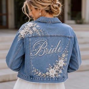 Chaqueta vaquera azul para novia | Chaqueta vaquera de boda bordada con perlas y flores | Regalo nupcial personalizado | Chaqueta de novia a medida