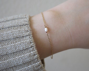 Dainty pearl bracelet - single pearl bracelet - pearl beaded bracelet - minimalist bracelet - illusy