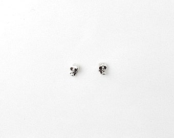 Silver skull earrings, Skull posts, Tiny skull studs, Skull studs, Dainty studs, Edgy gothic, Illusy