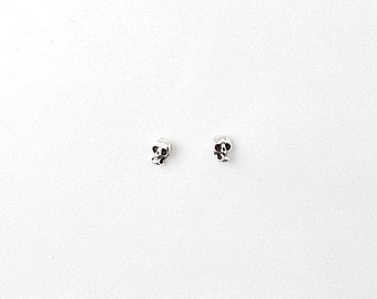 Silver skull earrings, Skull posts, Tiny skull studs, Skull studs, Dainty studs, Edgy gothic, Illusy