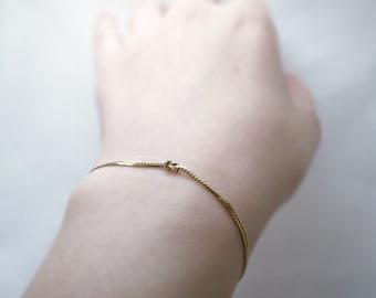 小さな結び目のブレスレット - ゴールドの結び目 - 結び目のブレスレット - 連結されたブレスレット - チェーンブレスレット - ミニマリストのモダンなイリュージー