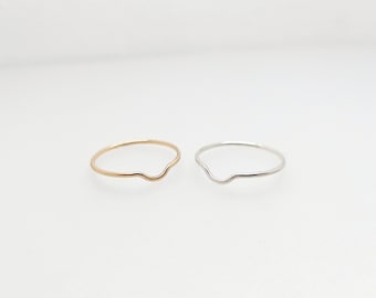 Anillo de curva pequeña - Anillo de protuberancia - Banda minimalista - Banda de capas - Curva de plata - Curva de oro - ilusy