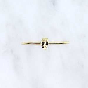Small gold skull ring - gothic skull - thin ring - minimal statement ring - dainty skull illusy