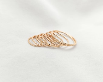 Aros finos Huggie - Pendientes para dormir - Aros brillantes - Aros pequeños - Aros delicados martillados - Minimalistas - illusy