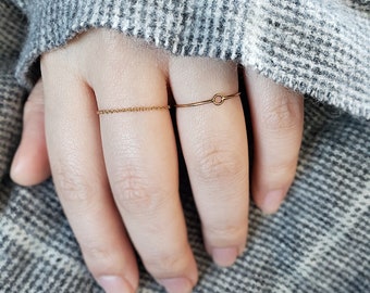 Circle chain ring - tiny chain - gold chain ring - silver chain ring - stacking layering - minimal - illusy