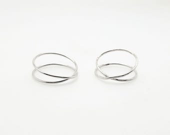 Anillo envolvente - Anillo en X - Anillo cruzado - Oro y plata - Reversible - Acabado martillado suave - Delicado y minimalista