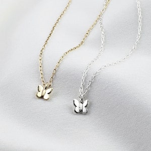 Small butterfly necklace - dainty butterfly - tiny butterfly pendant - wings necklace - minimal jewelry - illusy