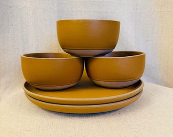Anthropologie Mustard Stoneware Dinnerware Set | 3 Bowls & 2 Dinner Plates (10.75”) | Modern Speckled Ceramic | Made in Thailand