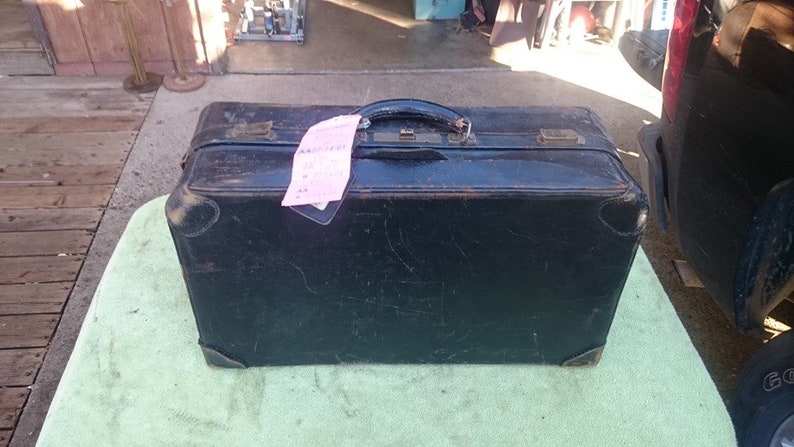 Vintage original Gladstone leather suitcase