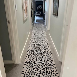 Hand Tafted Leopard Print Runner Rug, Black and white Animal Print Hallway Rug, Modern Cheetah Carpet, Entryway Runner, Long Narrow Rug