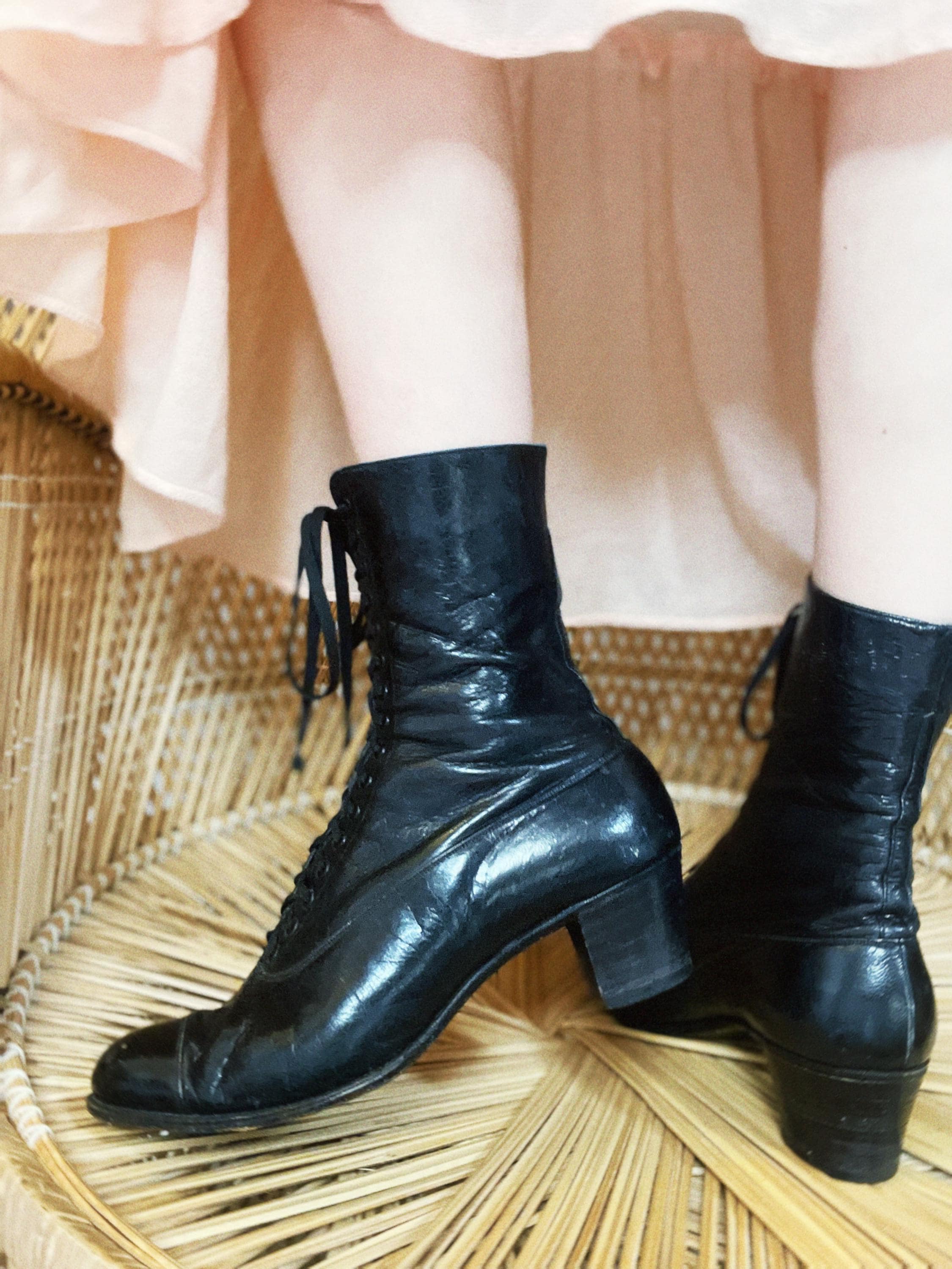 【Eri】[PIPPICHIC】BETTY SHORT BOOTS8:37 Very G Shoes | Billie Buckle Fringe Boots - VGLB0337-Tan
