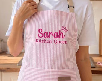 Tablier brodé personnalisé avec poches, tablier de cuisine personnalisé avec nom pour femme, cadeau fait main pour maman, épouse ou elle
