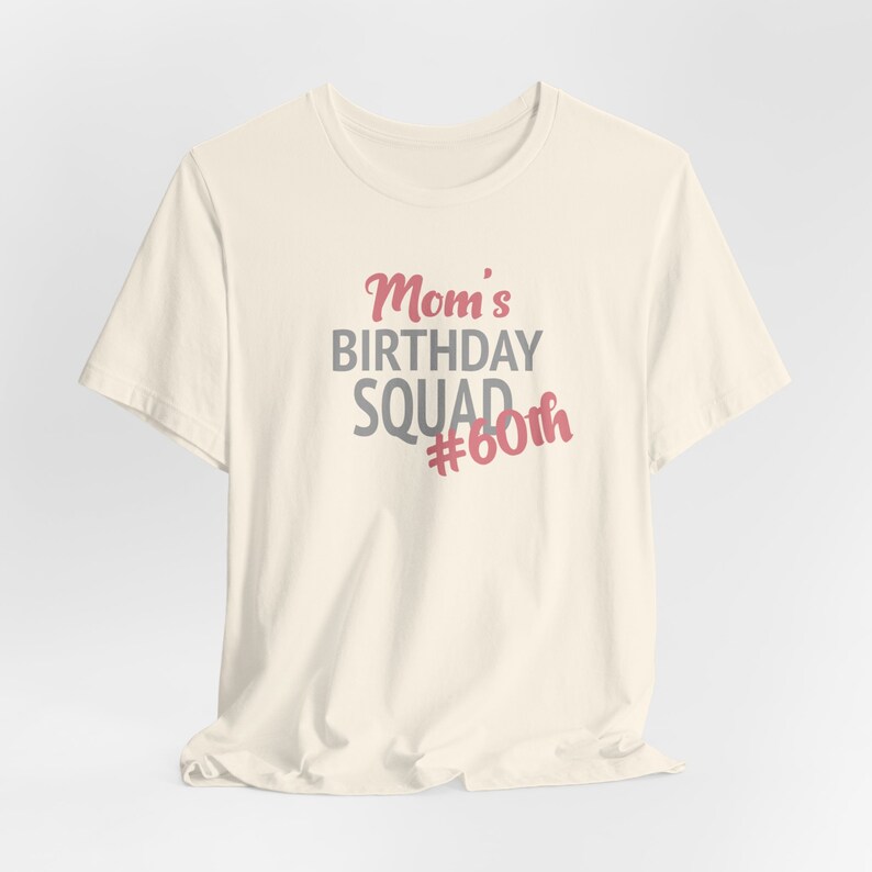 L'anniversaire de maman Squad 50e 60e 70e 80e 90e T-shirt Bella Canvas Naturel 60th