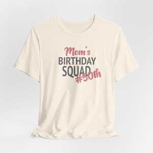 L'anniversaire de maman Squad 50e 60e 70e 80e 90e T-shirt Bella Canvas Naturel 50th