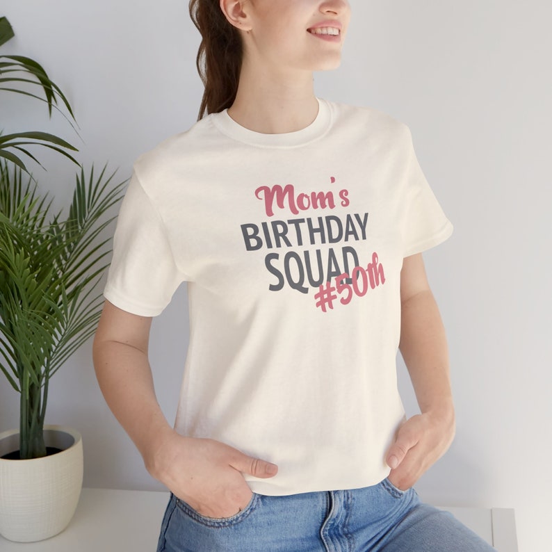 L'anniversaire de maman Squad 50e 60e 70e 80e 90e T-shirt Bella Canvas Naturel image 2