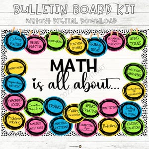 Peut inclure: Un kit de tableau d'affichage numérique avec le texte "BULLETIN BOARD KIT" et "Instant DIGITAL DOWNLOAD". La conception présente des cercles colorés avec des mots liés aux mathématiques comme "Solving Puzzles" et "Trying". La phrase "MATH is all about..." est bien en évidence.