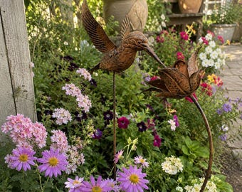 Paletto da giardino a forma di colibrì, scultura di uccello in metallo arrugginito, decorazione da giardino in ferro battuto, arte antica per il giardino, regalo per giardiniere