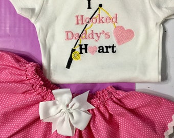 Father's day girls clothing, Baby Girl Fishing saying outfit in honor of Daddy, Hooked on Daddy complete outfit,Baby girl shower gifts