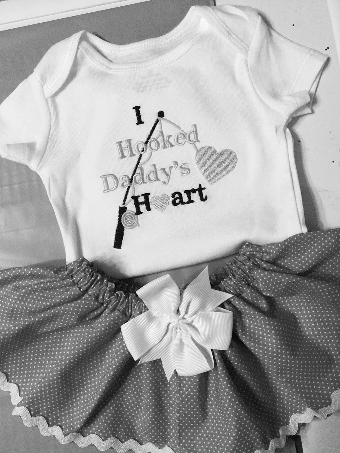 Father's Day Girls Clothing, Baby Girl Fishing Saying Outfit in Honor of  Daddy, Hooked on Daddy Complete Outfit,baby Girl Shower Gifts -  Norway
