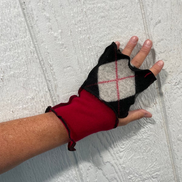 Red and black argyle SHORTIES,  cashmere wrist warmers, 100 percent cashmere, arm warmers, 7.5 inch, reversible