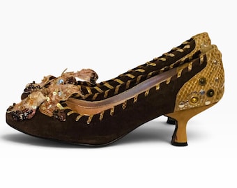 Beverly Feldman Vintage Brown Suede Sequin Flower Kitten Heels 6.5 Like New