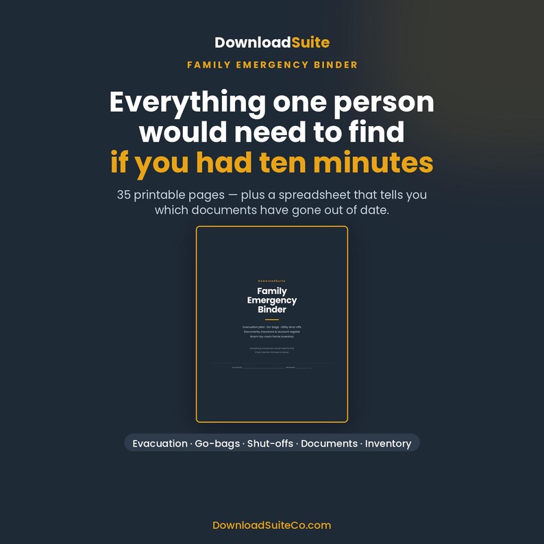 Pu&ograve; includere: Una copertina di prodotto digitale blu scuro intitolata Family Emergency Binder di DownloadSuite. Include il testo Everything one person would need to find if you had ten minutes, 35 pagine stampabili e un foglio di calcolo.